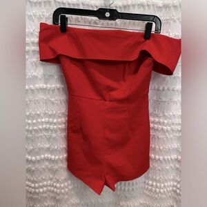 L’Atiste Sz Med shorts romper. Red. Flattering neckline. Zips in back. EUC